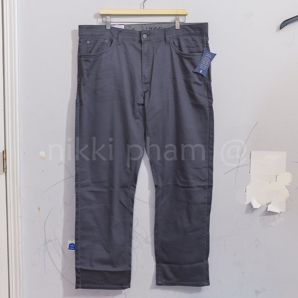 Brand new Izod Men's Stretch 5 Pocket Regular Fit Jeans in gray - Picture 2 of 9